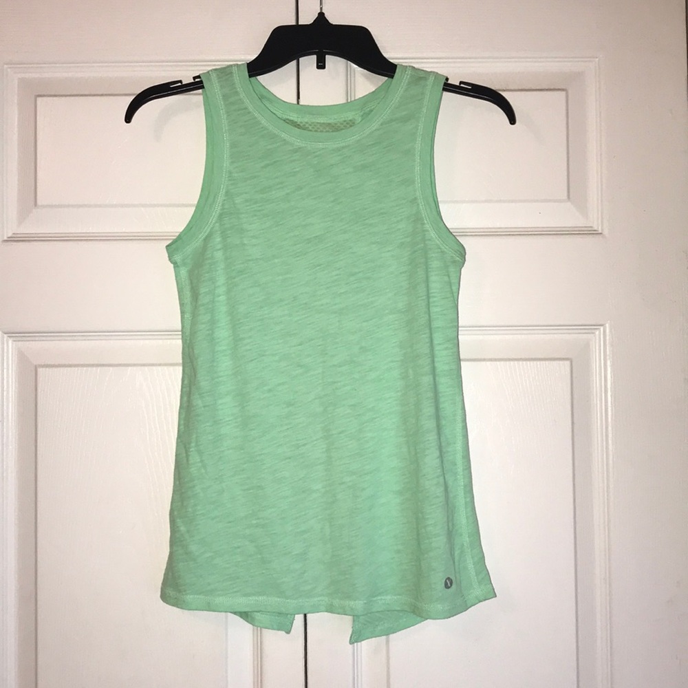 Green active open back shirt with mesh panel